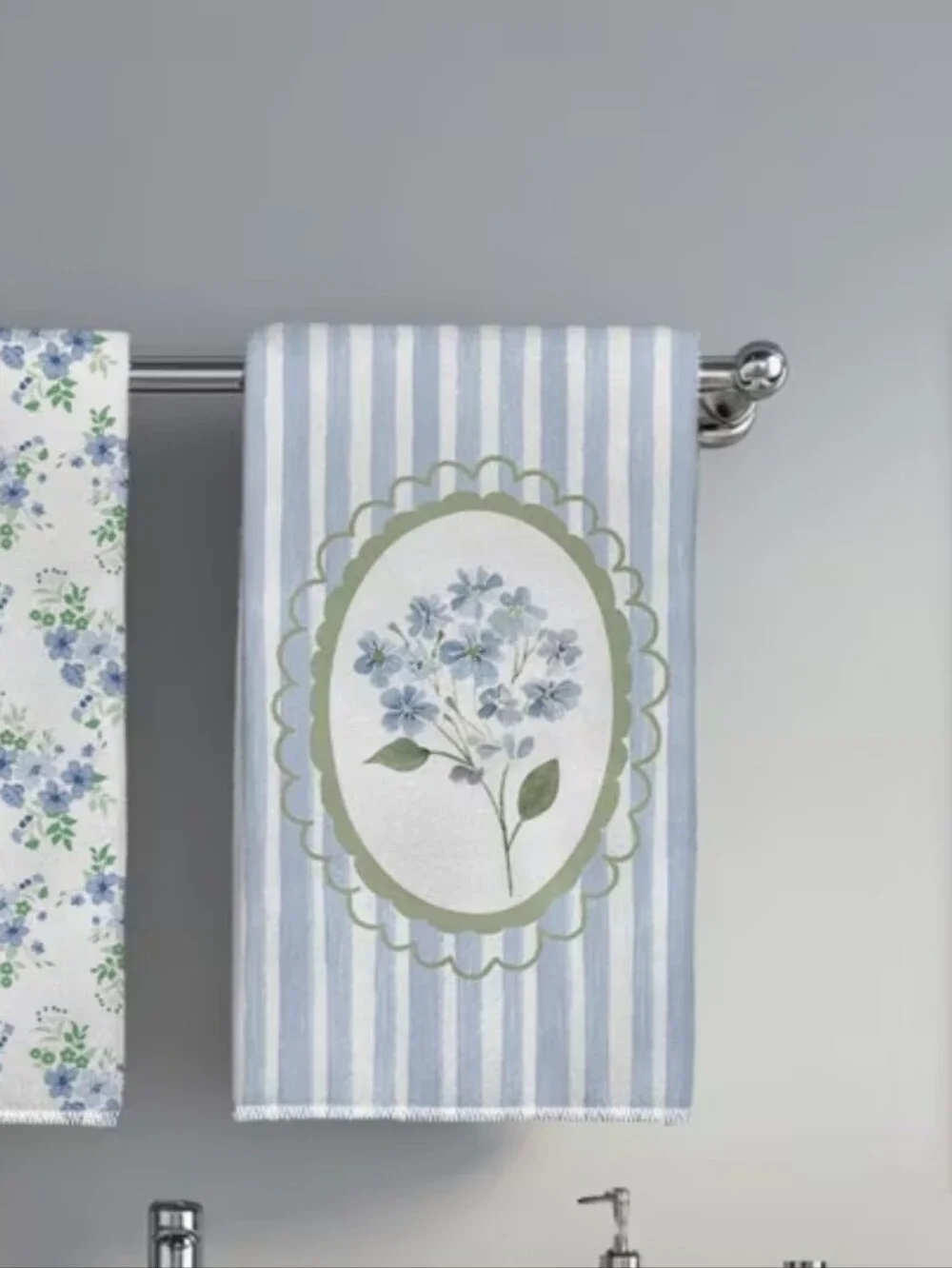 2 Piece Kirchen Hand Towel Set.